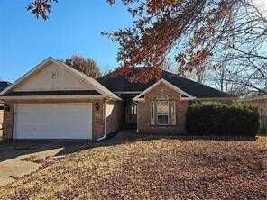 2705 SW 8th ST, Bentonville, AR 72712