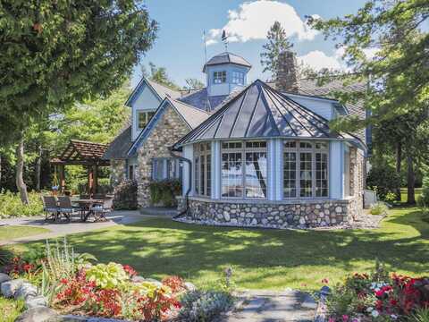 812 LAKESIDE DRIVE, MACKINAW CITY, MI 49701