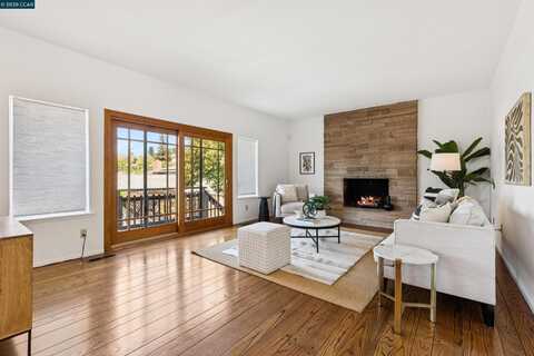 4051 Rhoda Ave, Oakland, CA 94602