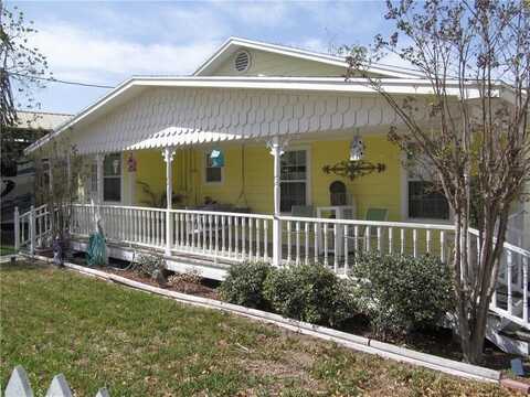 107 E Lakefield Drive, Mathis, TX 78368