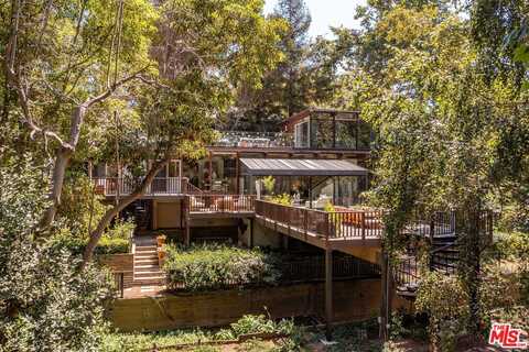 681 Brooktree Rd, Santa Monica, CA 90402