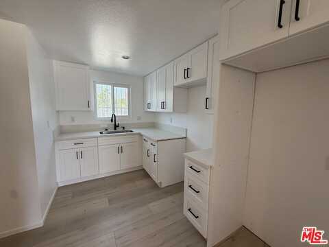 1531 E 92nd St, Los Angeles, CA 90002