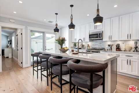 7404 Kentwood Ave, Los Angeles, CA 90045