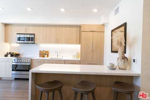 7566 W Sunset Blvd, Los Angeles, CA 90046