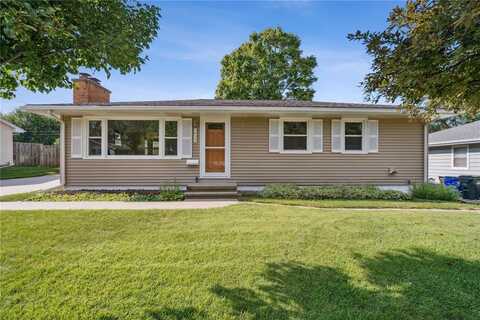 3833 Clark Road SE, Cedar Rapids, IA 52403