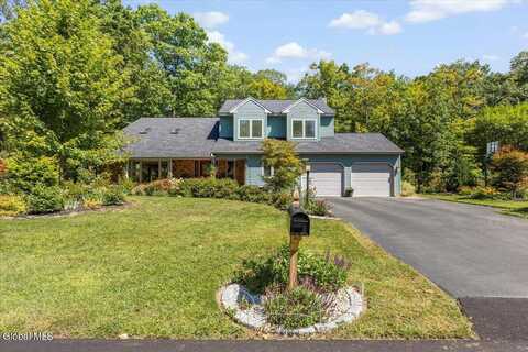 33 Middlesex Drive, Slingerlands, NY 12159