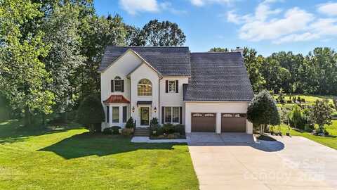 4921 Elmhurst Drive NE, Hickory, NC 28601