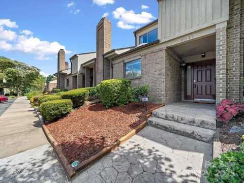 8041 Charter Oak Lane, Charlotte, NC 28226
