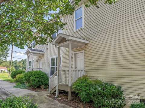 404 Villas Court, Asheville, NC 28806