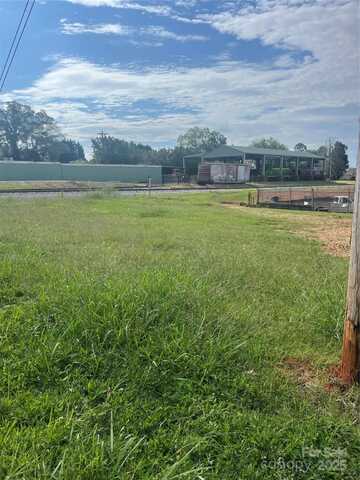E 13th Street unit: 3, Newton, NC 28658
