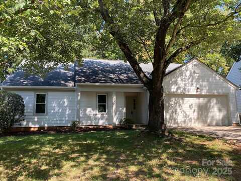 8339 Houndstooth Drive, Charlotte, NC 28227