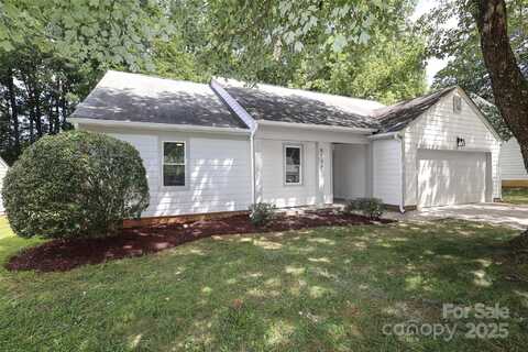 8339 Houndstooth Drive, Charlotte, NC 28227