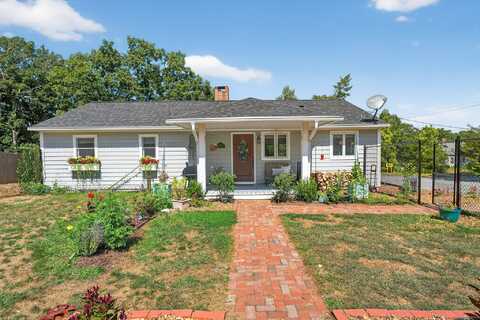 2 Menunketesuck Drive, Clinton, CT 06413