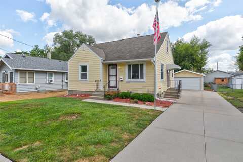 1701 E 24th Street, Des Moines, IA 50317