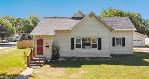 701 W 3rd Avenue, Indianola, IA 50125