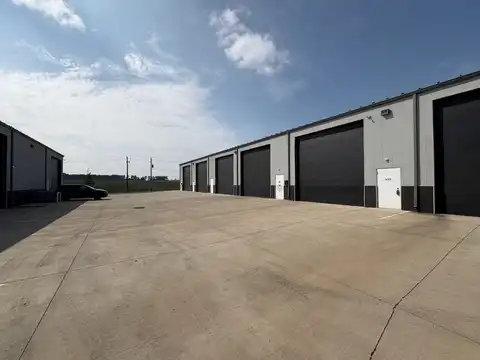 3301 111th Street unit: 305, Urbandale, IA 50322