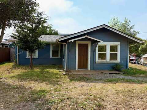 1026 H, Crescent City, CA 95531