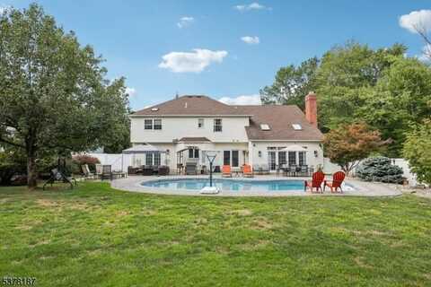 3 Hasemann Ct, West Caldwell, NJ 07006