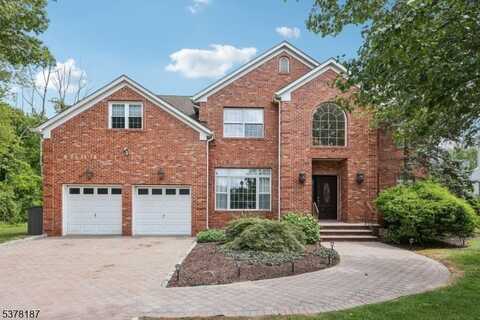3 Hasemann Ct, West Caldwell, NJ 07006
