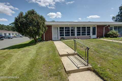 670 New Castle Court, Lakewood, NJ 08701