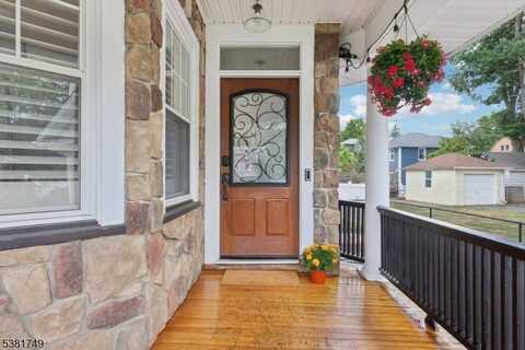 53 Grove Ave, Verona, NJ 07044