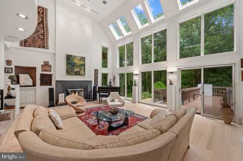 6 HUNT CLUB LANE, MALVERN, PA 19355