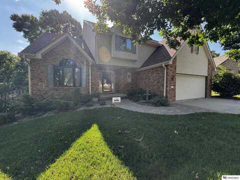 501 Kent Drive, Papillion, NE 68046
