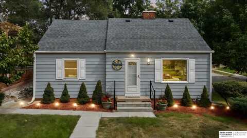 1801 N 49th Street, Omaha, NE 68104