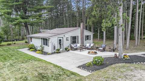 5727 S Poplar Avenue, Newaygo, MI 49337