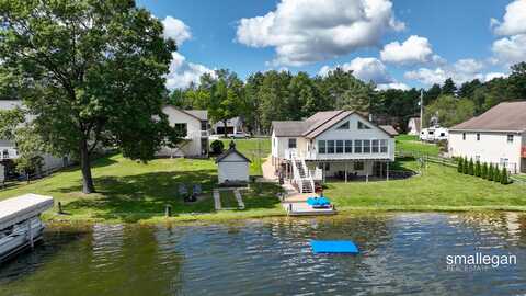 8884 W Suwanee Trail, Howard City, MI 49329