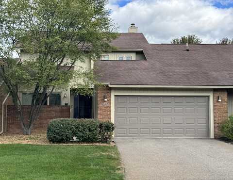 5676 Hillcrest Circle E, West Bloomfield, MI 48322