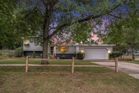 1985 Oakcliff Drive NE, Grand Rapids, MI 49525