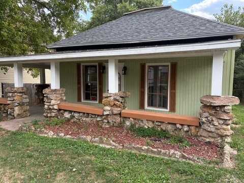 402 W 4th Street Street, Willow Springs, MO 65793