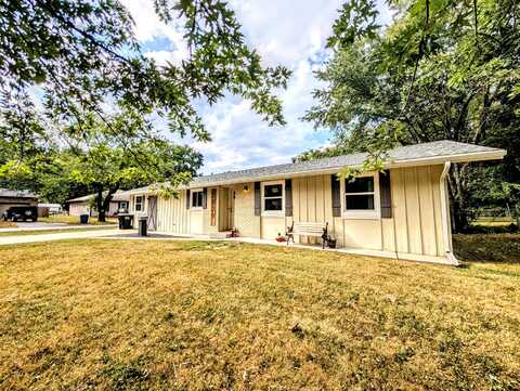 2829 E Monroe Circle, Springfield, MO 65802