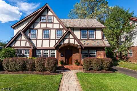 60 Ardsley Rd, Montclair, NJ 07042