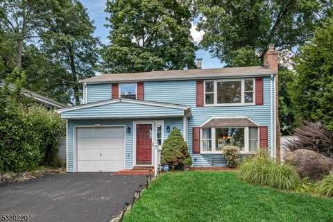 93 Dora Ave, Waldwick, NJ 07463