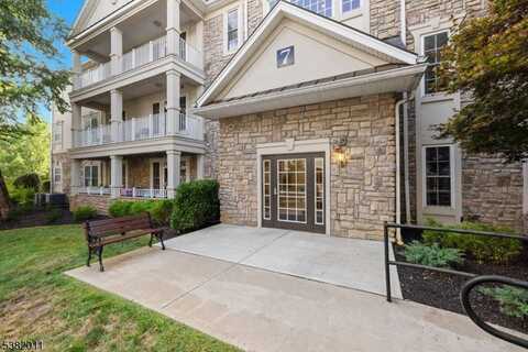712 Holly Ln, Cedar Grove, NJ 07009