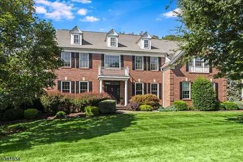16 Setting Sun Dr, Washington, NJ 07853