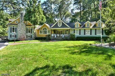 50 Elizabeth Ter, Upper Saddle River, NJ 07458