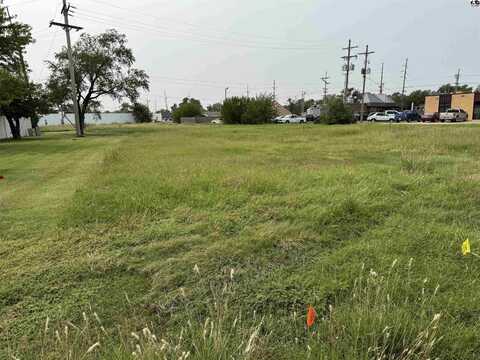 000 Norman Rd, Hutchinson, KS 67502