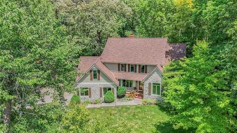 8675 Shorewood Drive, De Soto, KS 66018