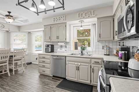 18400 Arrowhead Lane, Independence, MO 64056