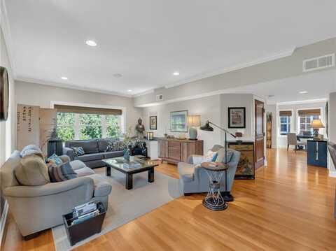 4342 Rockhill Road, Kansas City, MO 64110