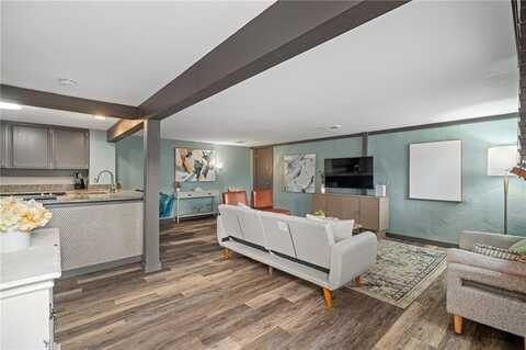 435 W 104th Street, Kansas City, MO 64114