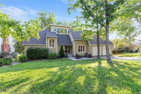 224 NW Locust Street, Lees Summit, MO 64064