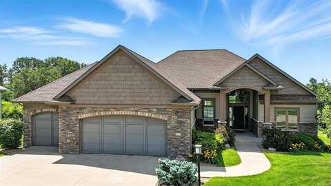 701 Sherwood Dr, Iowa City, IA 52245