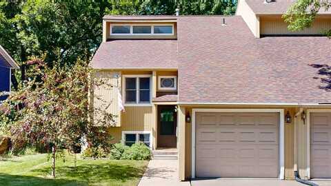2050 South Ridge Dr, Coralville, IA 52241
