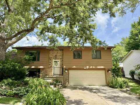 104 Oberlin St, Iowa City, IA 52245