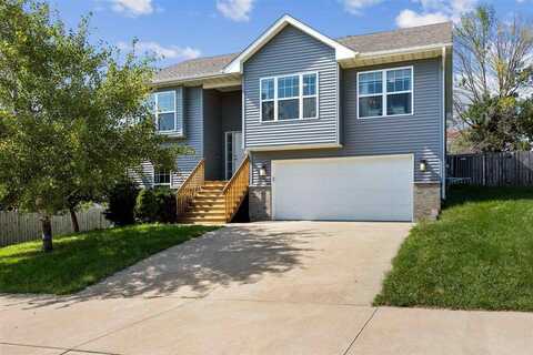 960 Covered Wagon Dr, Iowa City, IA 52240