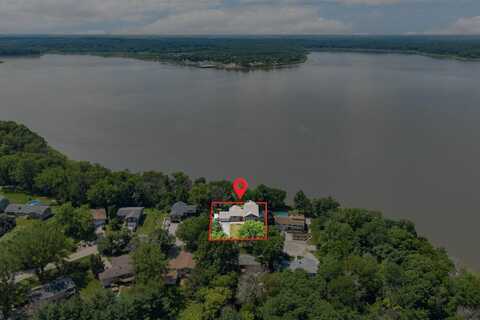 54 Lakeside Dr NE, Solon, IA 52333